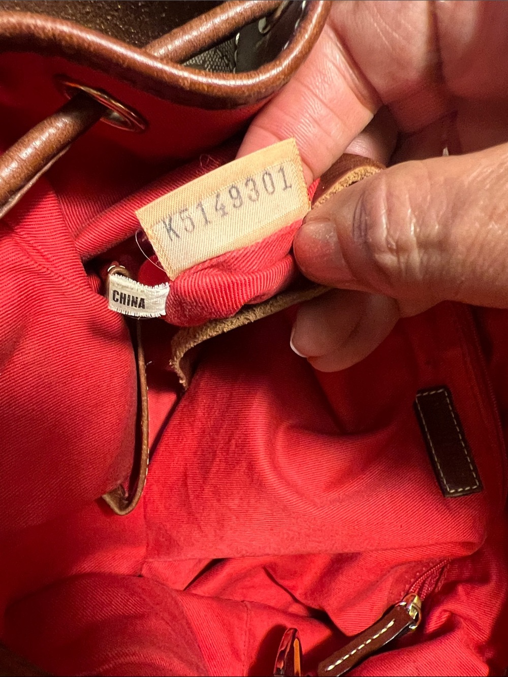 Dooney & Bourke Tan Brown Logo Quilted Drawstring Bucket Bag with Wallet & Pouch - Picture 12 of 16